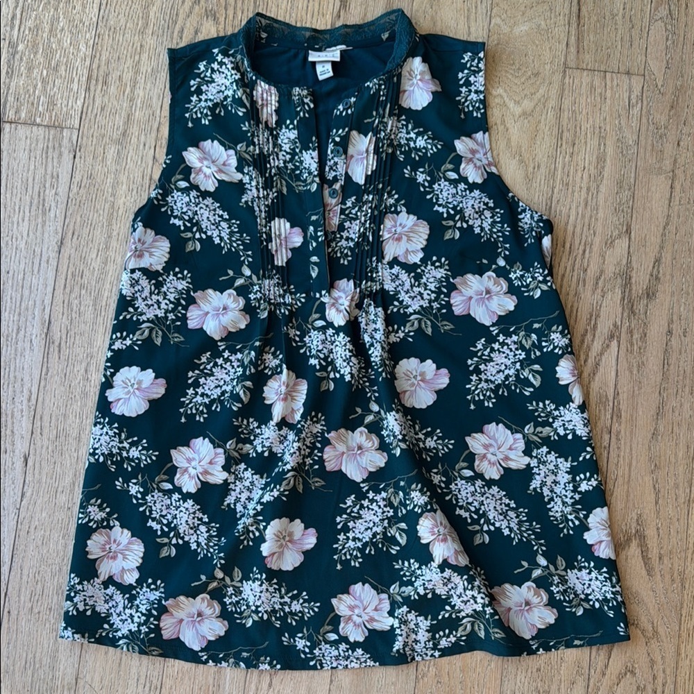 A new day sleeveless blouse women’s size small